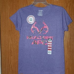 Woman's realtree t-shirt